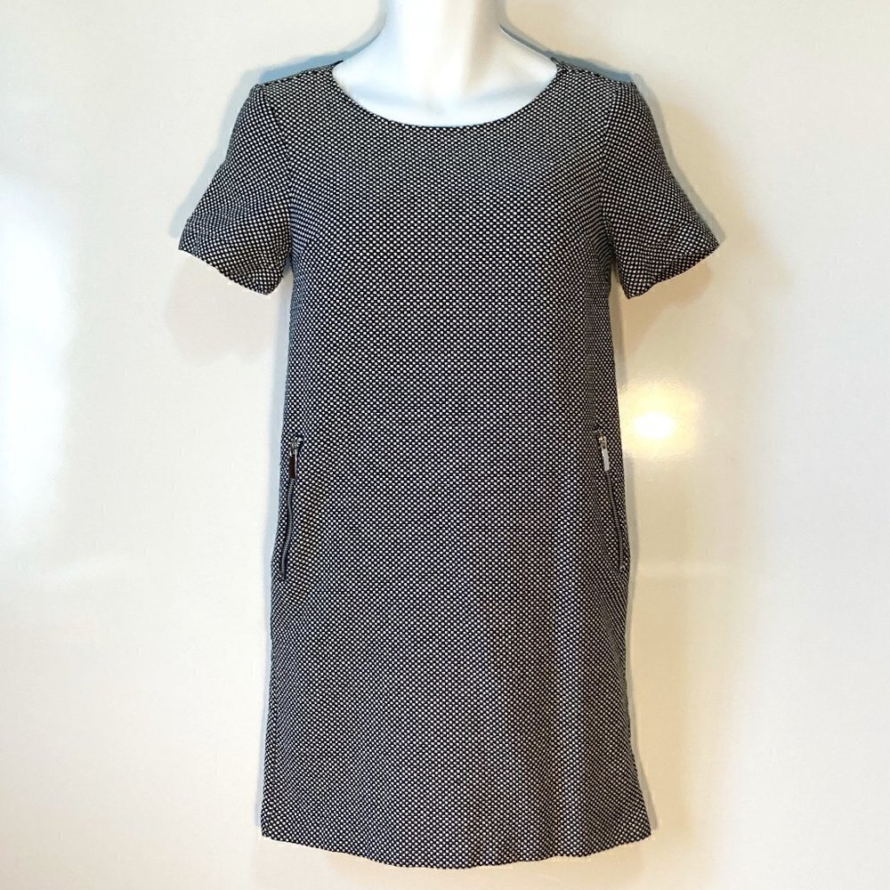 Gap SZ S Black & white textured weave short sleeve shift dress zipper details